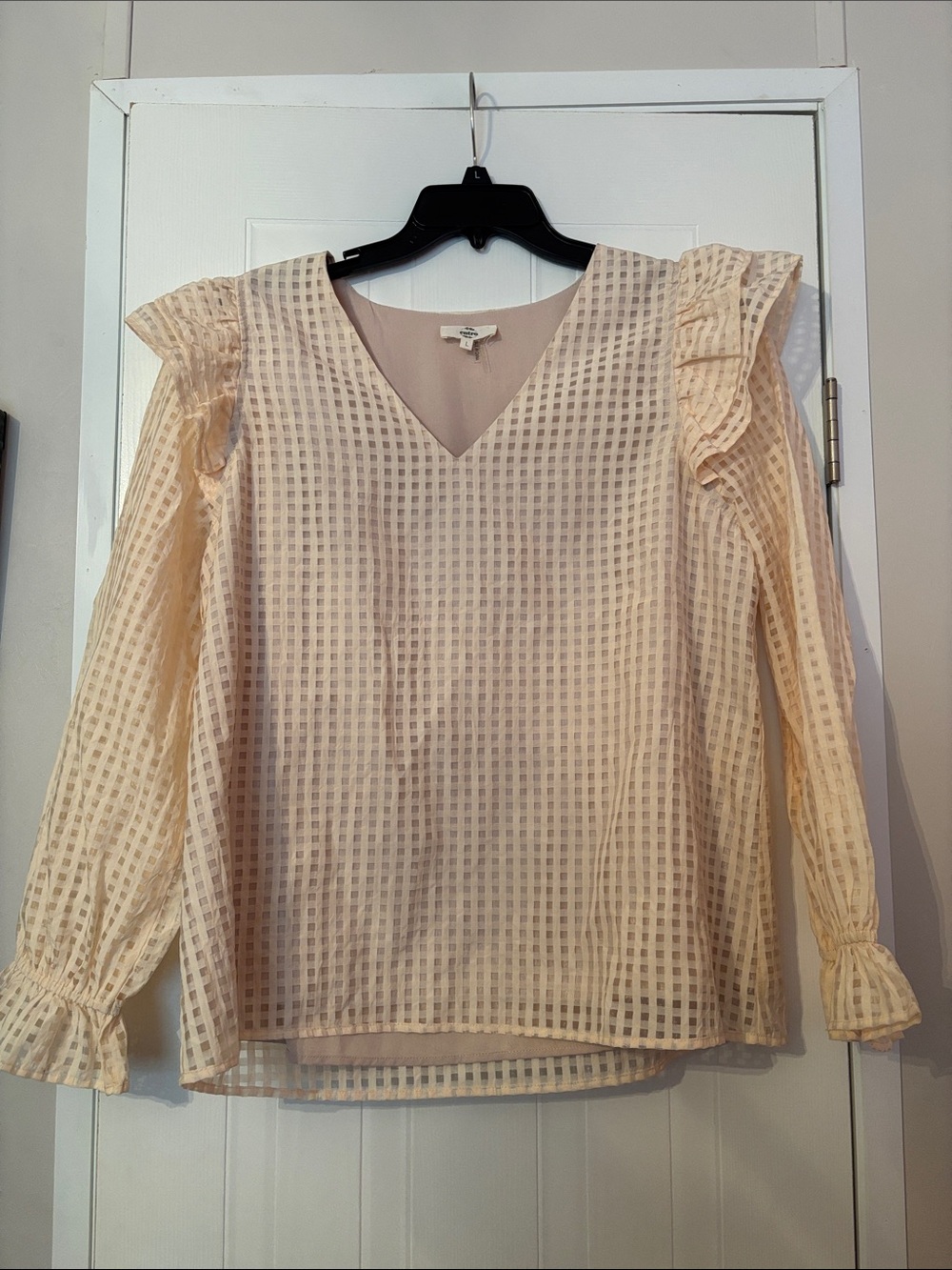 entro Cream V-Neck Ruffle Shoulder Long-Sleeve Blouse
